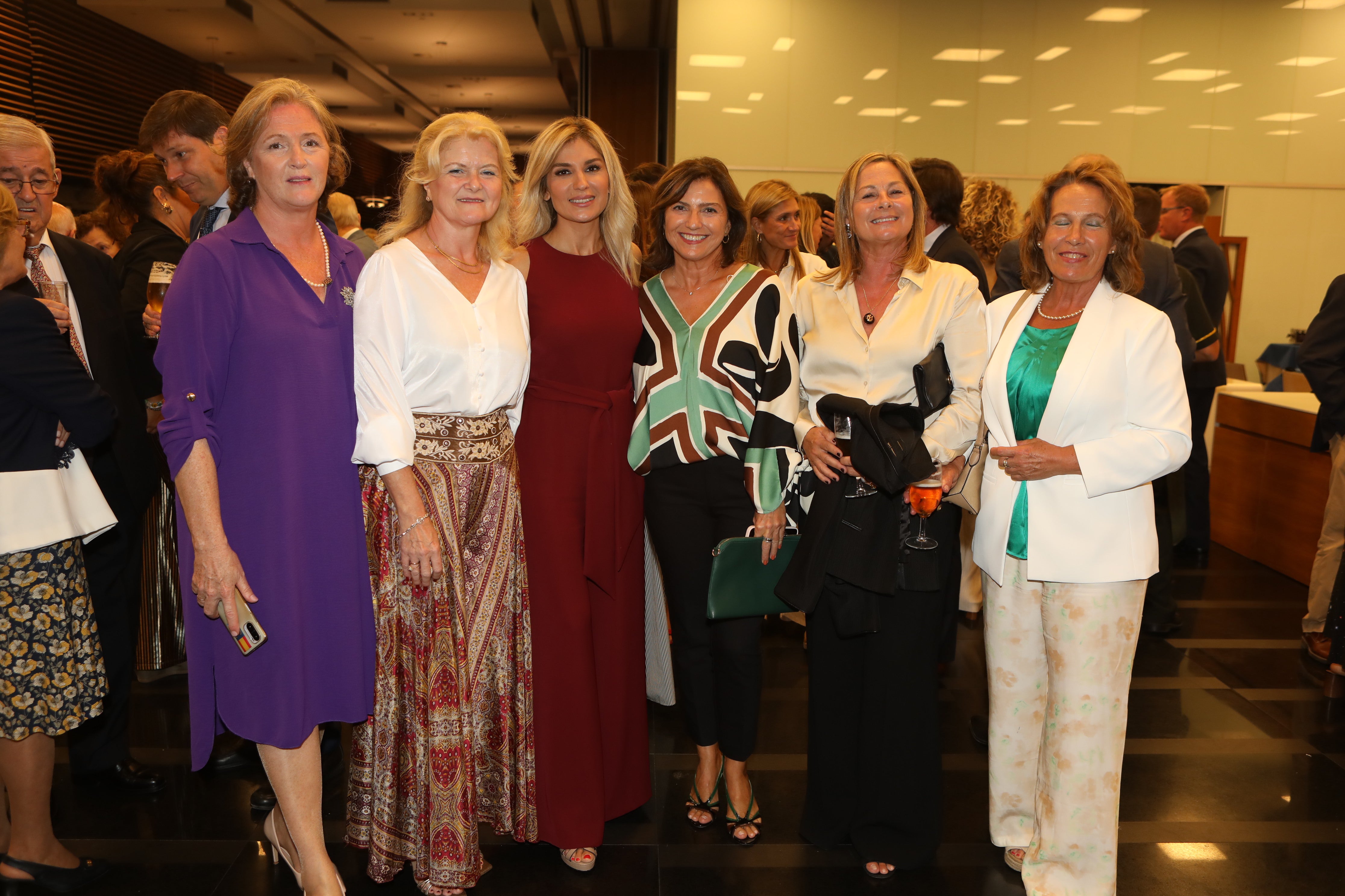 Lucía Gutiérrez, Mª Carmen Ortega, Sandra Golpe, Mª Ángeles Rodríguez, Teresa Goenechea e Isabel González.