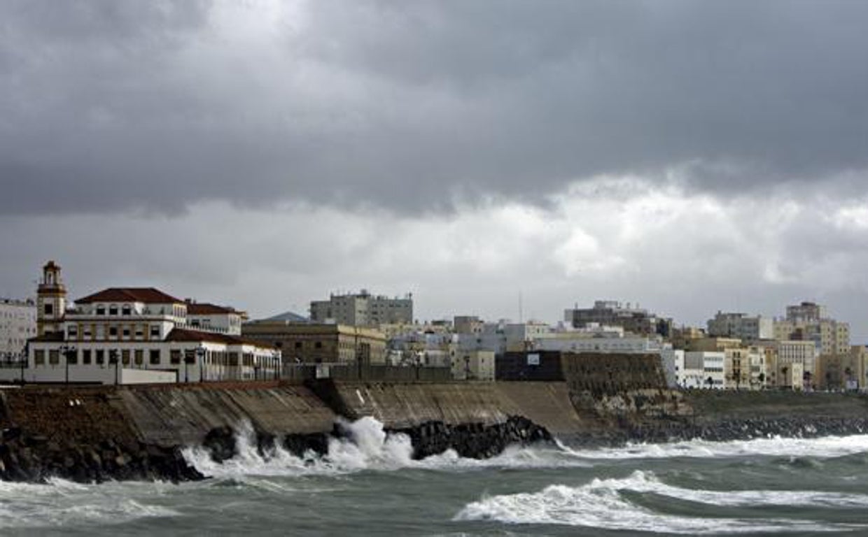 Tormenta en Cádiz provoca un apagón.