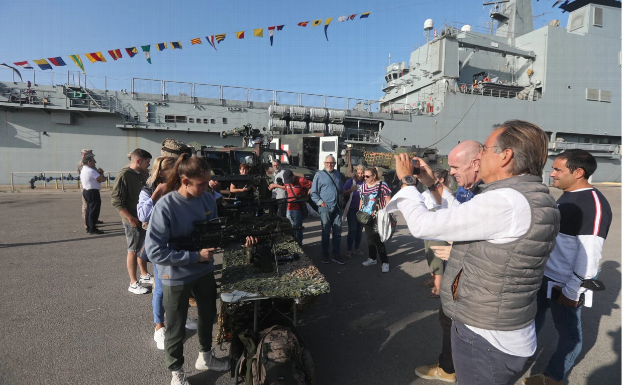 Durante todo el día los visitantes podrán conocer las unidades de la Armada de la Base Naval de Rota.