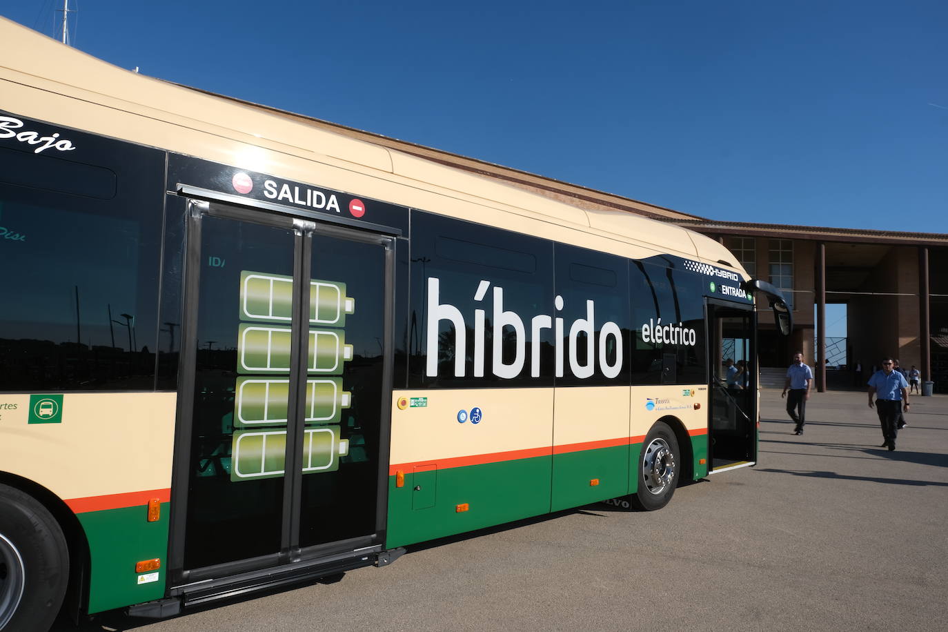 Fotos: Así son los nuevos autobuses híbridos de Cádiz
