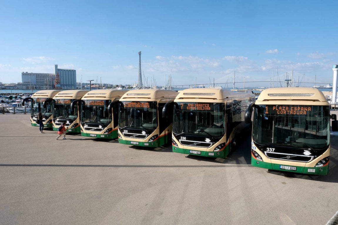 Fotos: Así son los nuevos autobuses híbridos de Cádiz