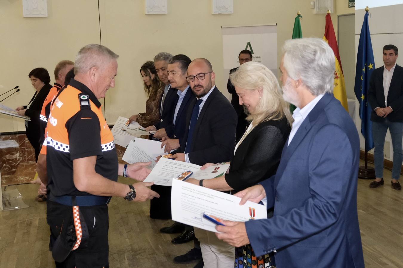 Fotos: Entrega de las Medallas de Oro al Mérito de Protección Civil a las agrupaciones del voluntariado de Cádiz