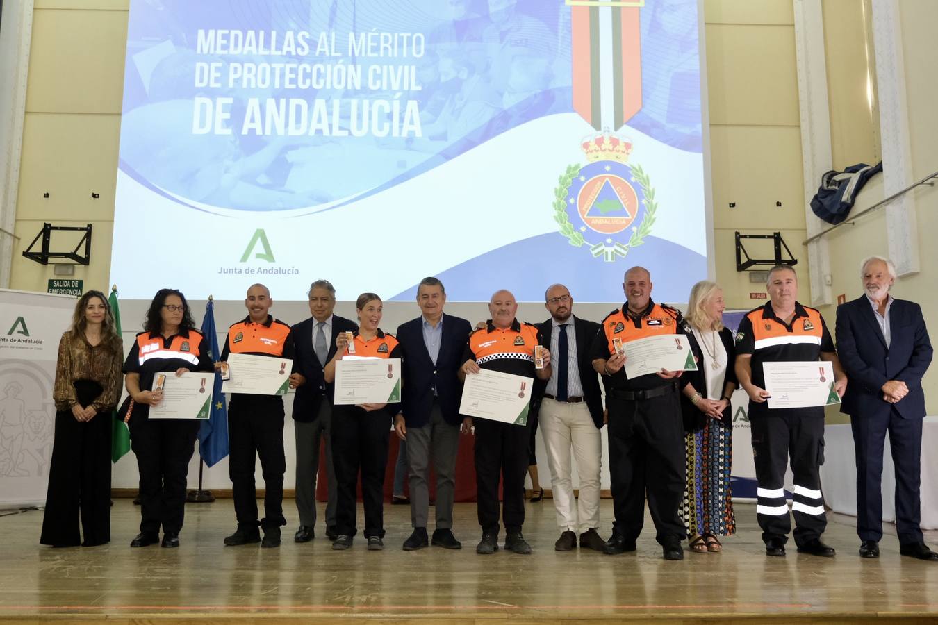 Fotos: Entrega de las Medallas de Oro al Mérito de Protección Civil a las agrupaciones del voluntariado de Cádiz