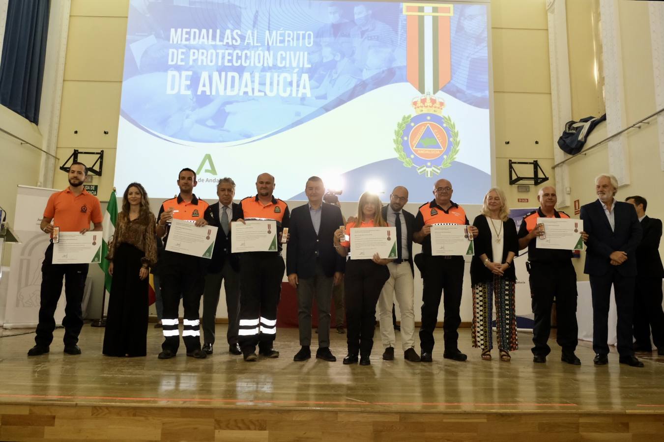 Fotos: Entrega de las Medallas de Oro al Mérito de Protección Civil a las agrupaciones del voluntariado de Cádiz