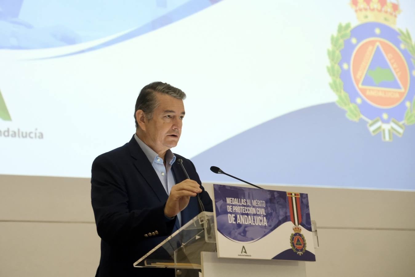 Fotos: Entrega de las Medallas de Oro al Mérito de Protección Civil a las agrupaciones del voluntariado de Cádiz