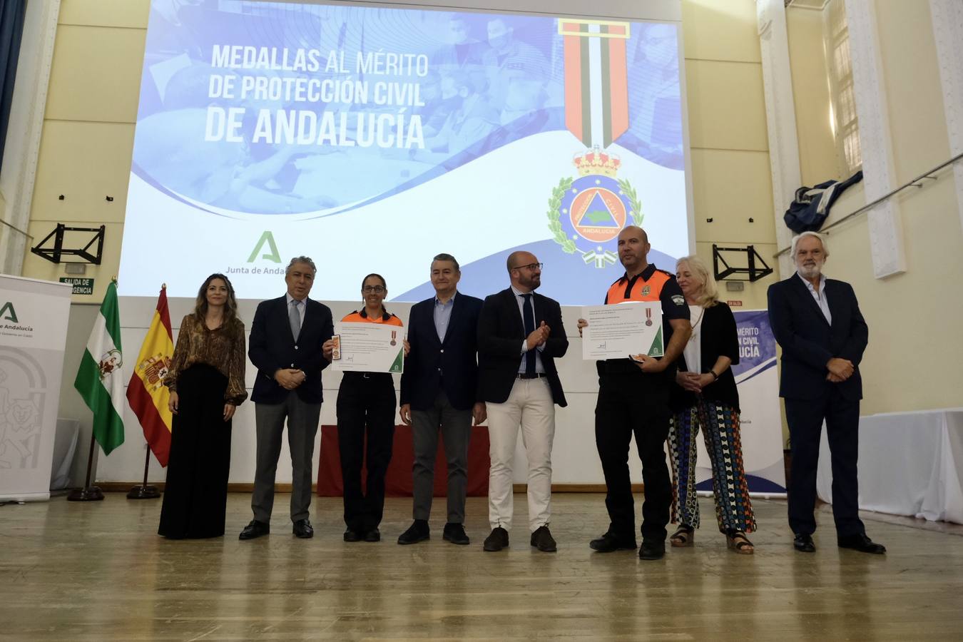 Fotos: Entrega de las Medallas de Oro al Mérito de Protección Civil a las agrupaciones del voluntariado de Cádiz