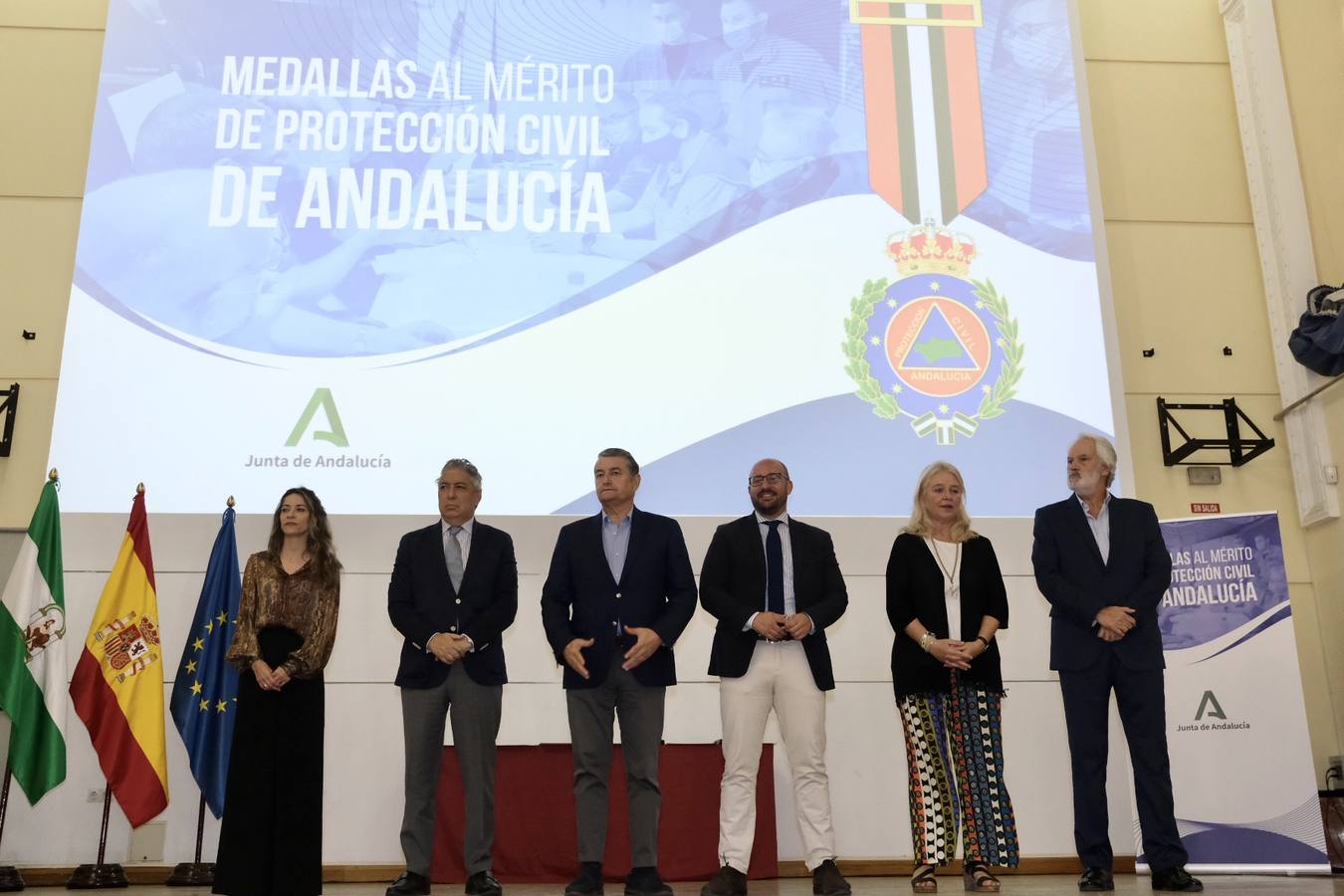 Fotos: Entrega de las Medallas de Oro al Mérito de Protección Civil a las agrupaciones del voluntariado de Cádiz