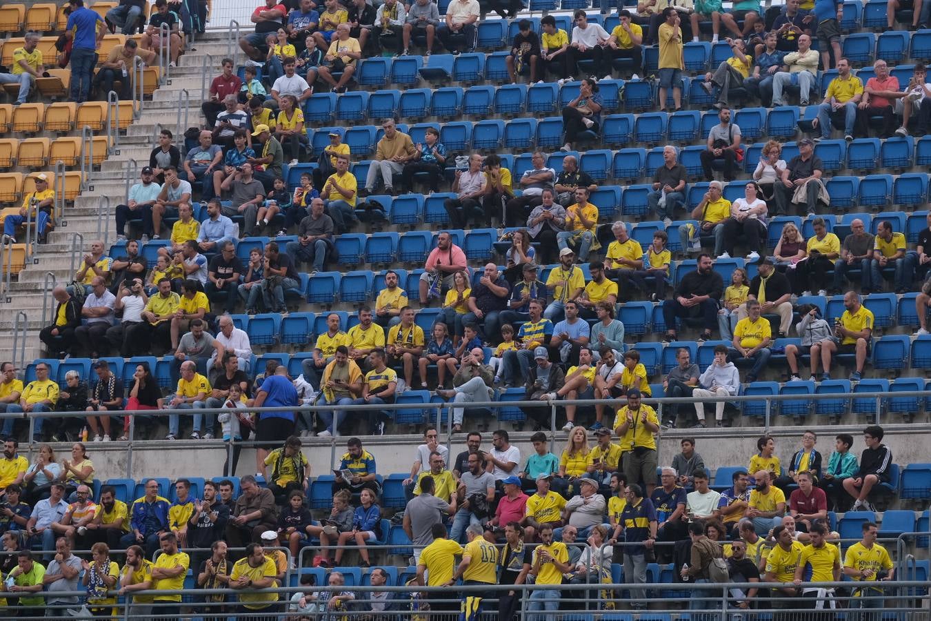 ¿Has estado en el Estadio viendo el Cádiz CF-Real Betis? Búscate en estas imágenes