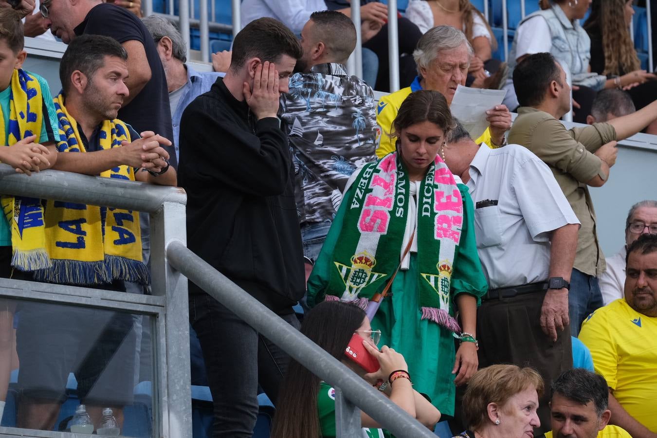 ¿Has estado en el Estadio viendo el Cádiz CF-Real Betis? Búscate en estas imágenes