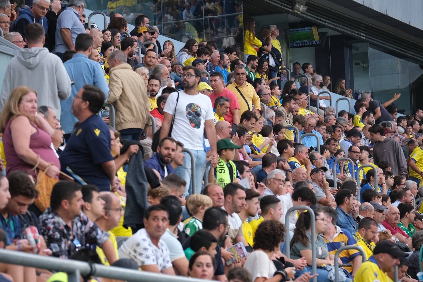 ¿Has estado en el Estadio viendo el Cádiz CF-Real Betis? Búscate en estas imágenes