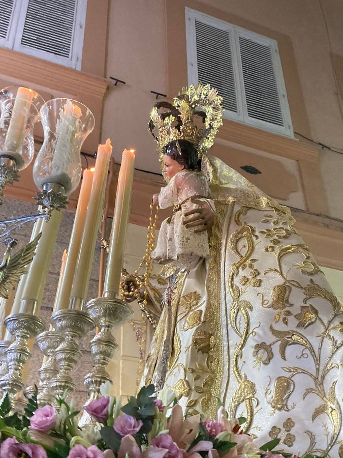 Fotos: La Virgen del Rosario de la parroquia, por las calles