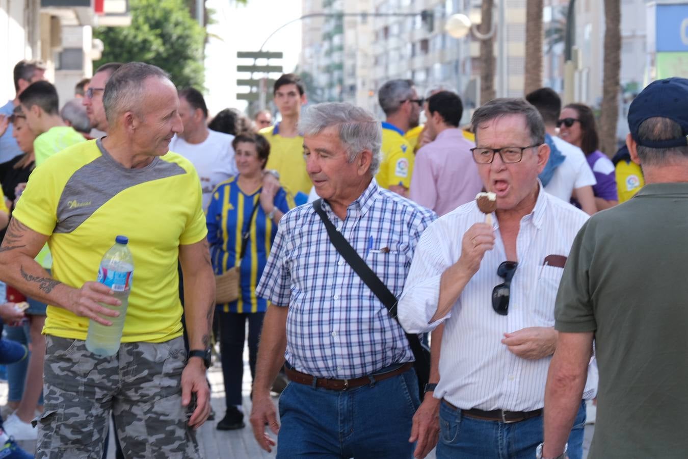 Búscate en el Cádiz - Atlético: el gran ambiente en Carranza, en imágenes