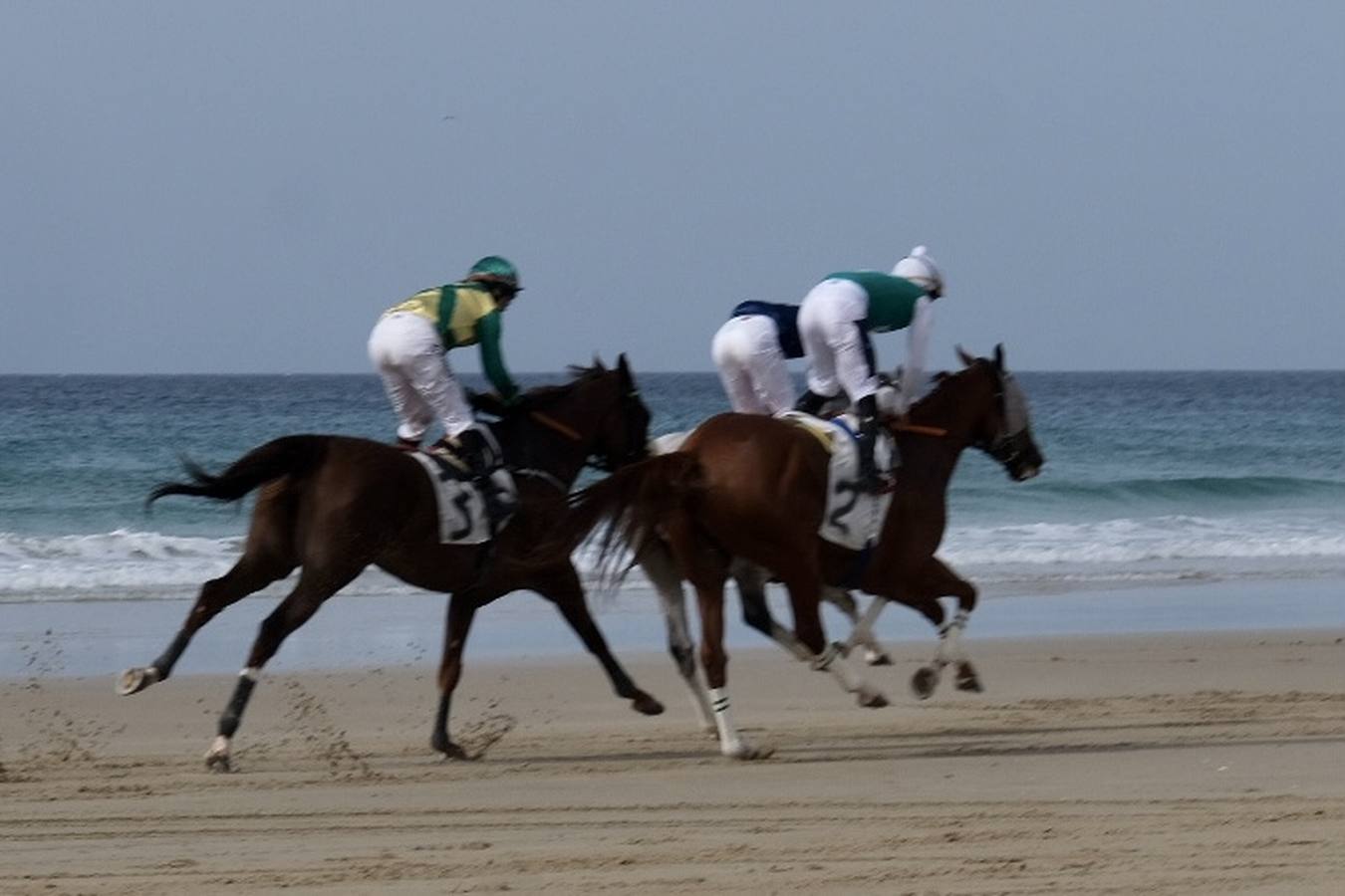 FOTOS: Carreras de caballos en la playa de Zahara de los Atunes