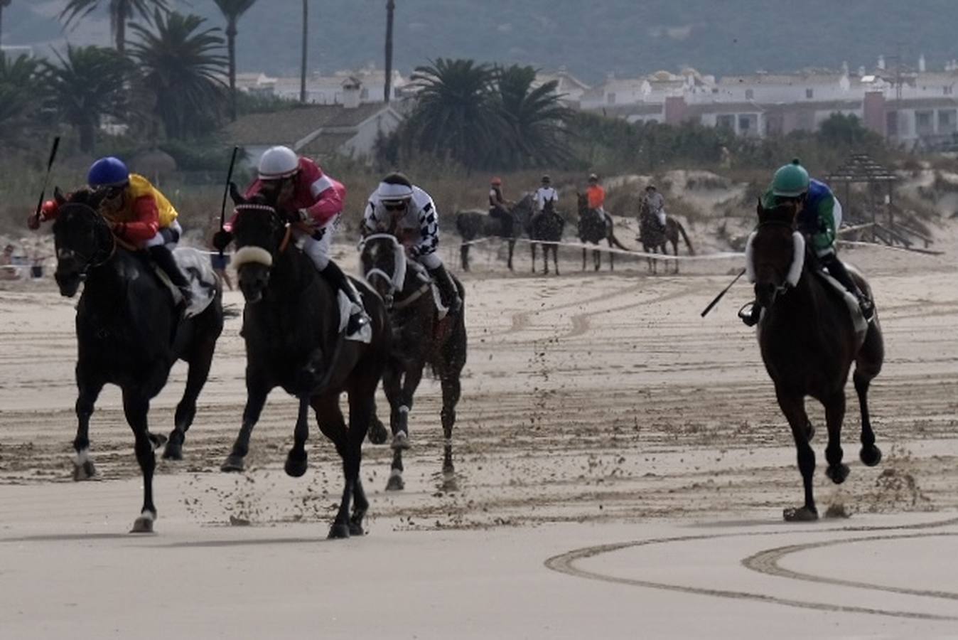 FOTOS: Carreras de caballos en la playa de Zahara de los Atunes