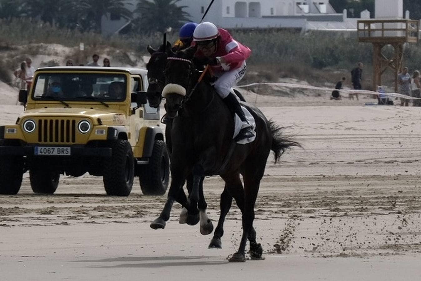 FOTOS: Carreras de caballos en la playa de Zahara de los Atunes