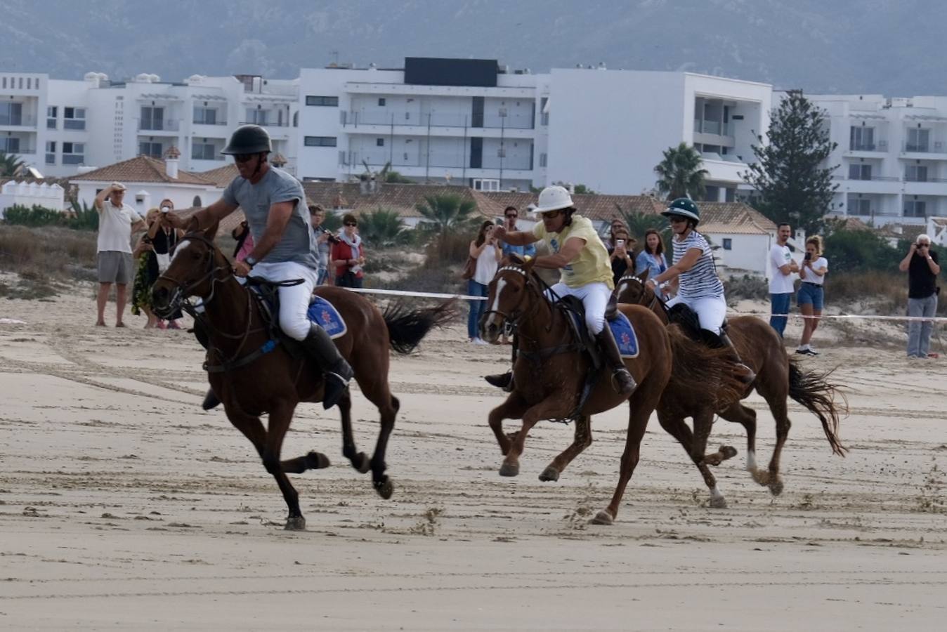 FOTOS: Carreras de caballos en la playa de Zahara de los Atunes