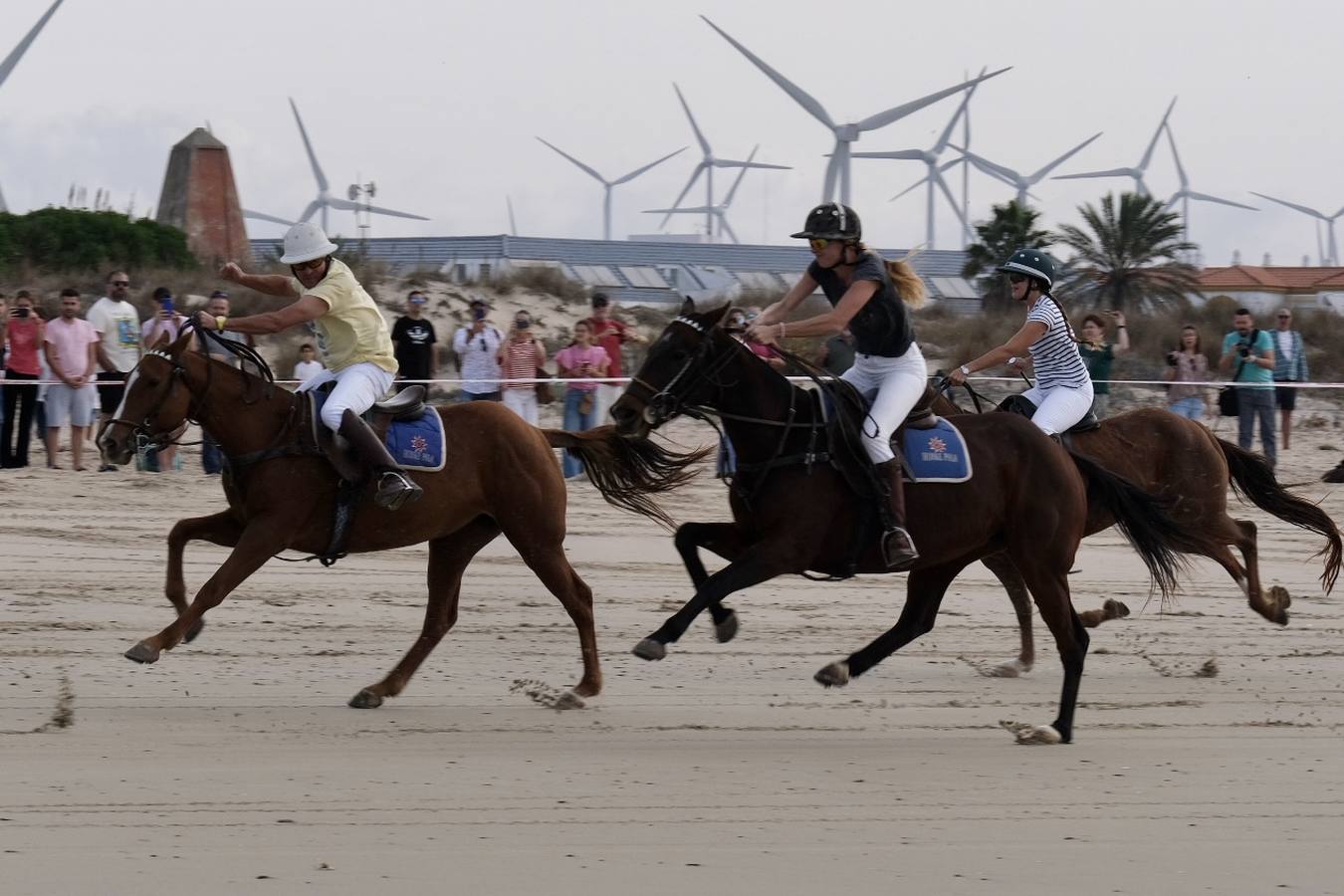 FOTOS: Carreras de caballos en la playa de Zahara de los Atunes