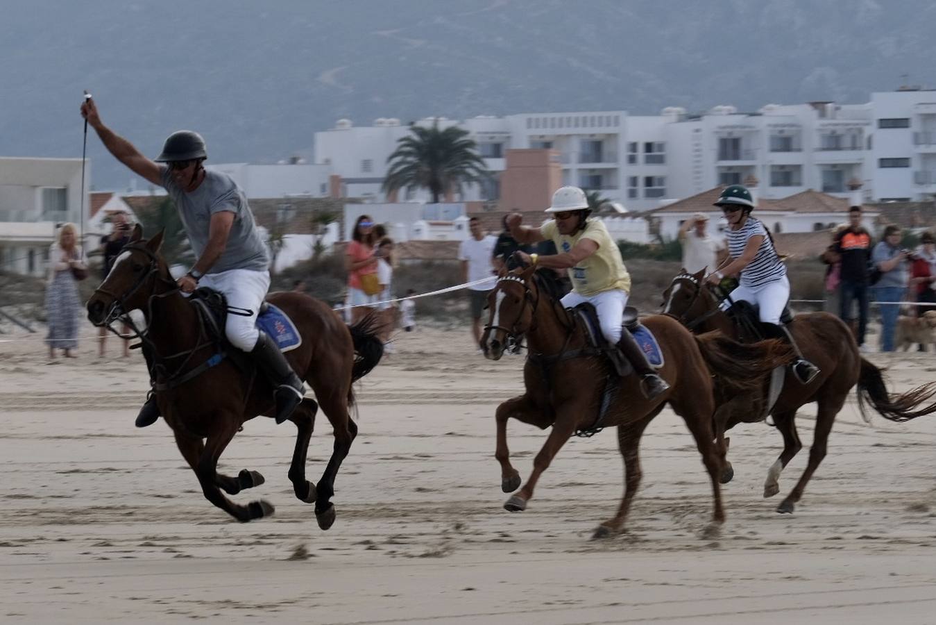 FOTOS: Carreras de caballos en la playa de Zahara de los Atunes