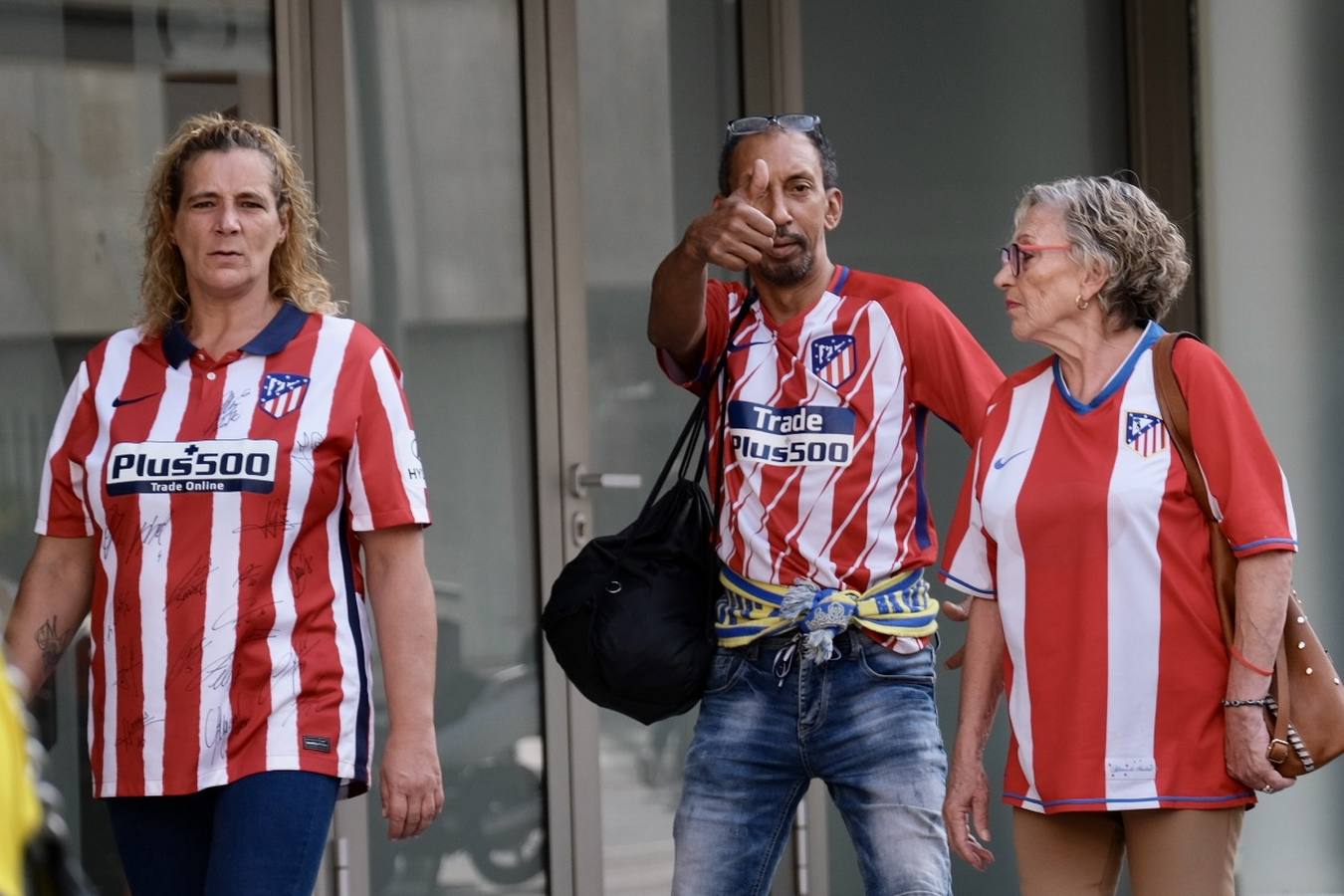 Búscate en el Cádiz - Atlético: el gran ambiente en Carranza, en imágenes