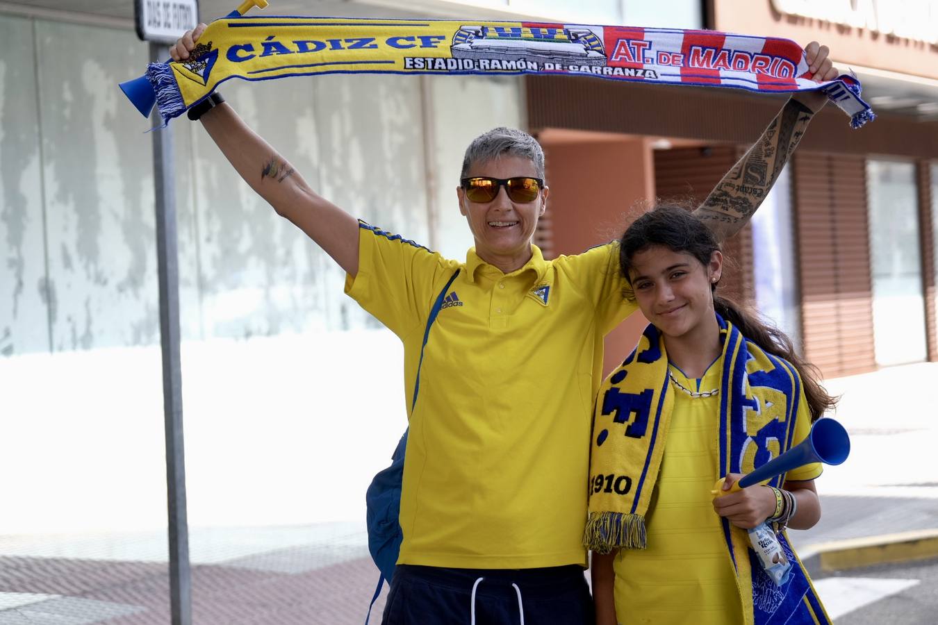 Búscate en el Cádiz - Atlético: el gran ambiente en Carranza, en imágenes