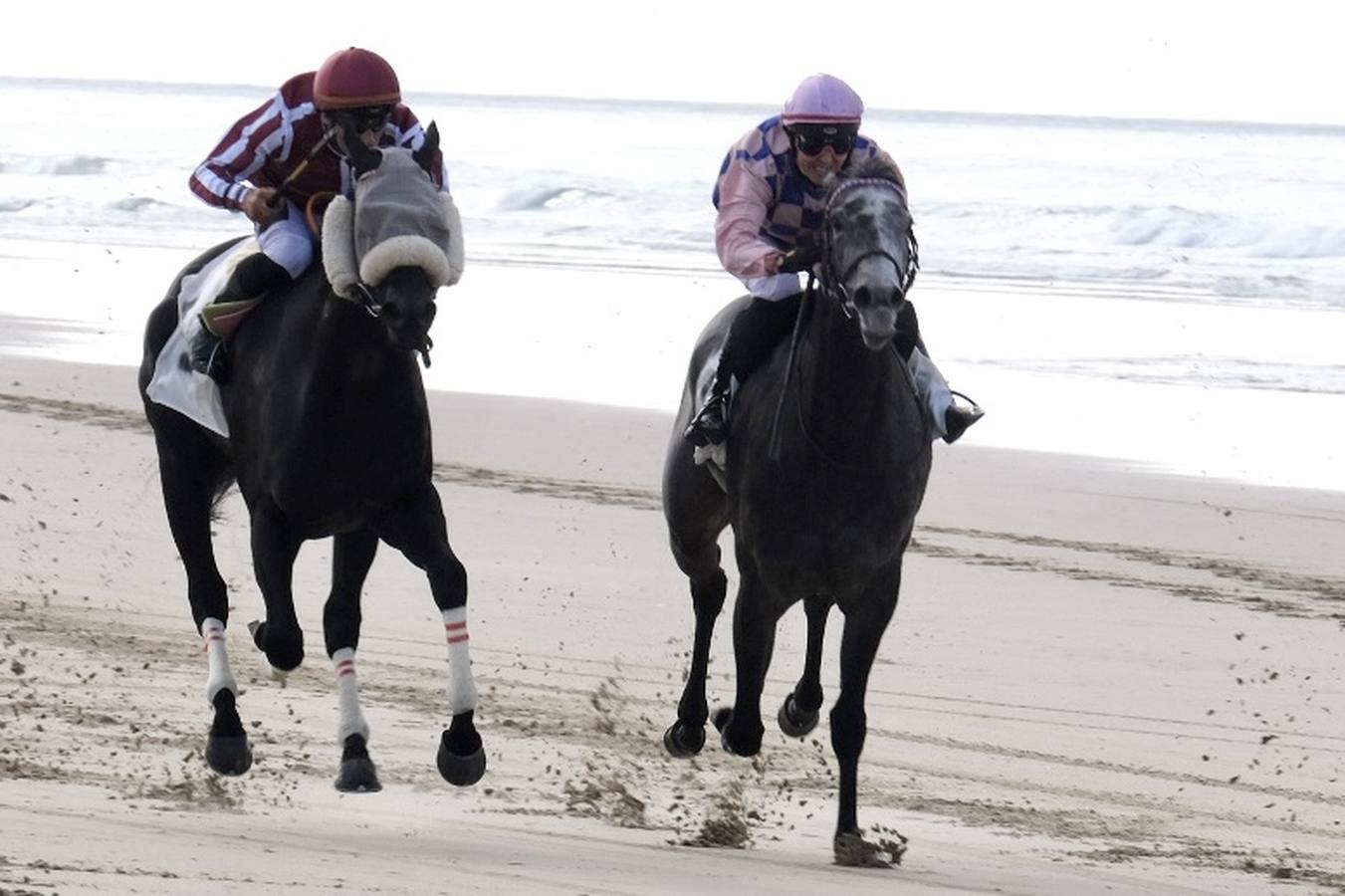 FOTOS: Carreras de caballos en la playa de Zahara de los Atunes