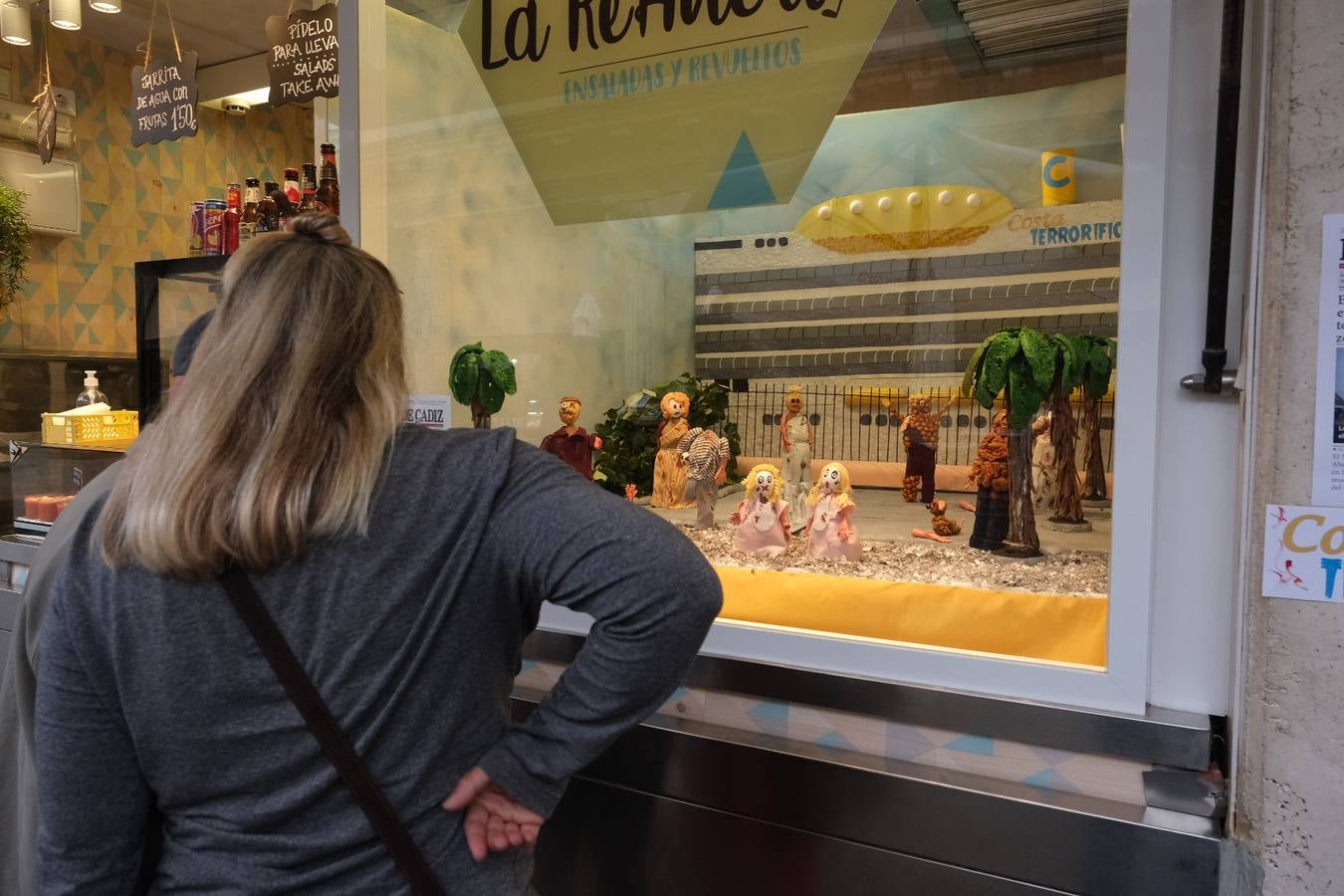 FOTOS: Los puestos del Mercado Central se engalanan para celebrar Tosantos