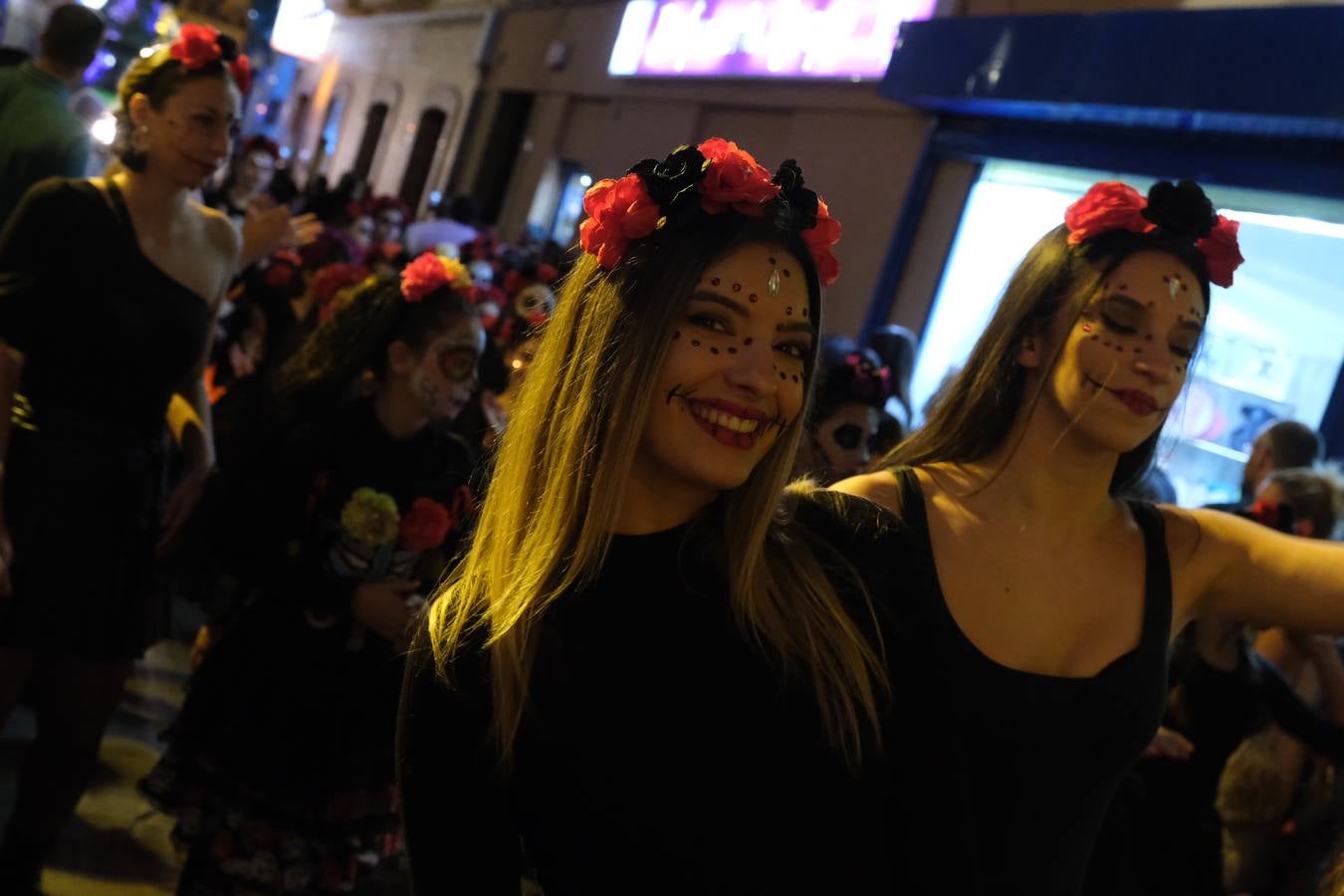 Fotos: La Cabalgata de Cruella de Vil recorre el centro de El Puerto