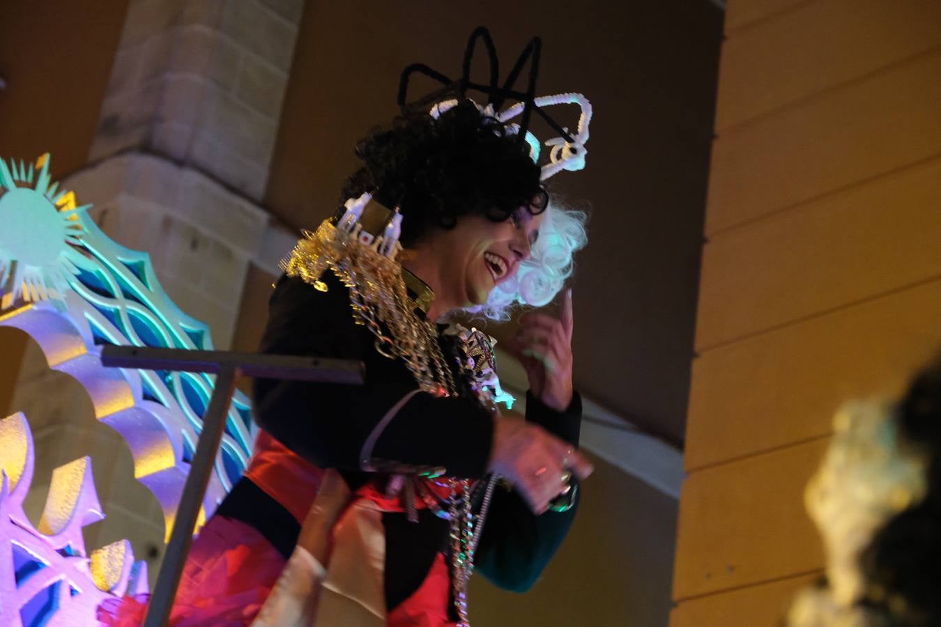 Fotos: La Cabalgata de Cruella de Vil recorre el centro de El Puerto