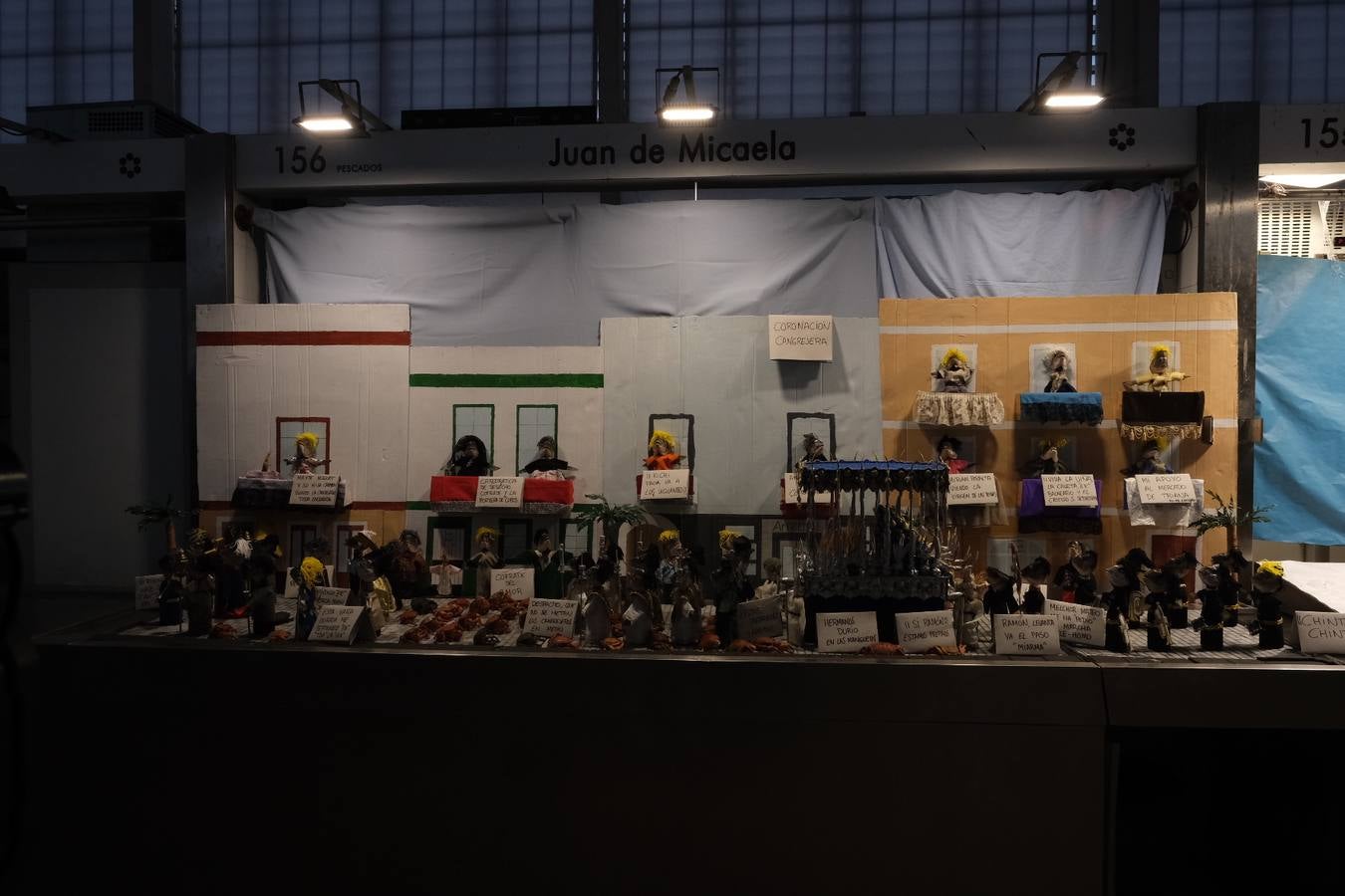 FOTOS: Los puestos del Mercado Central se engalanan para celebrar Tosantos