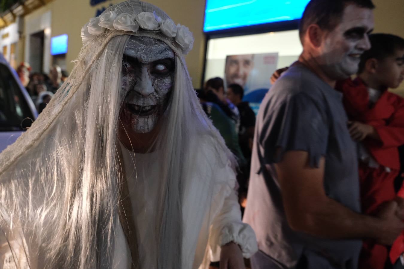 Fotos: La Cabalgata de Cruella de Vil recorre el centro de El Puerto