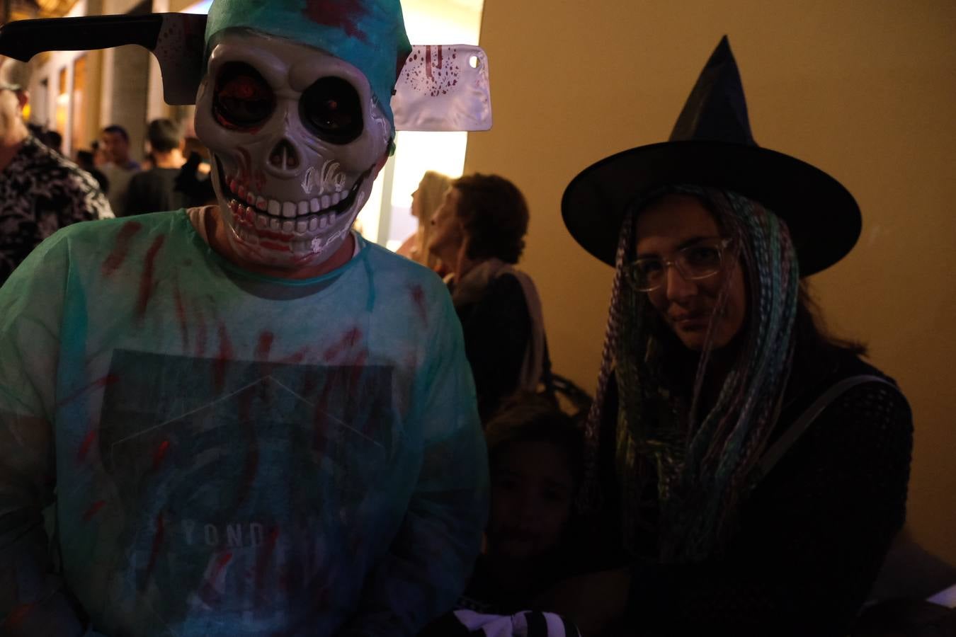 Fotos: La Cabalgata de Cruella de Vil recorre el centro de El Puerto