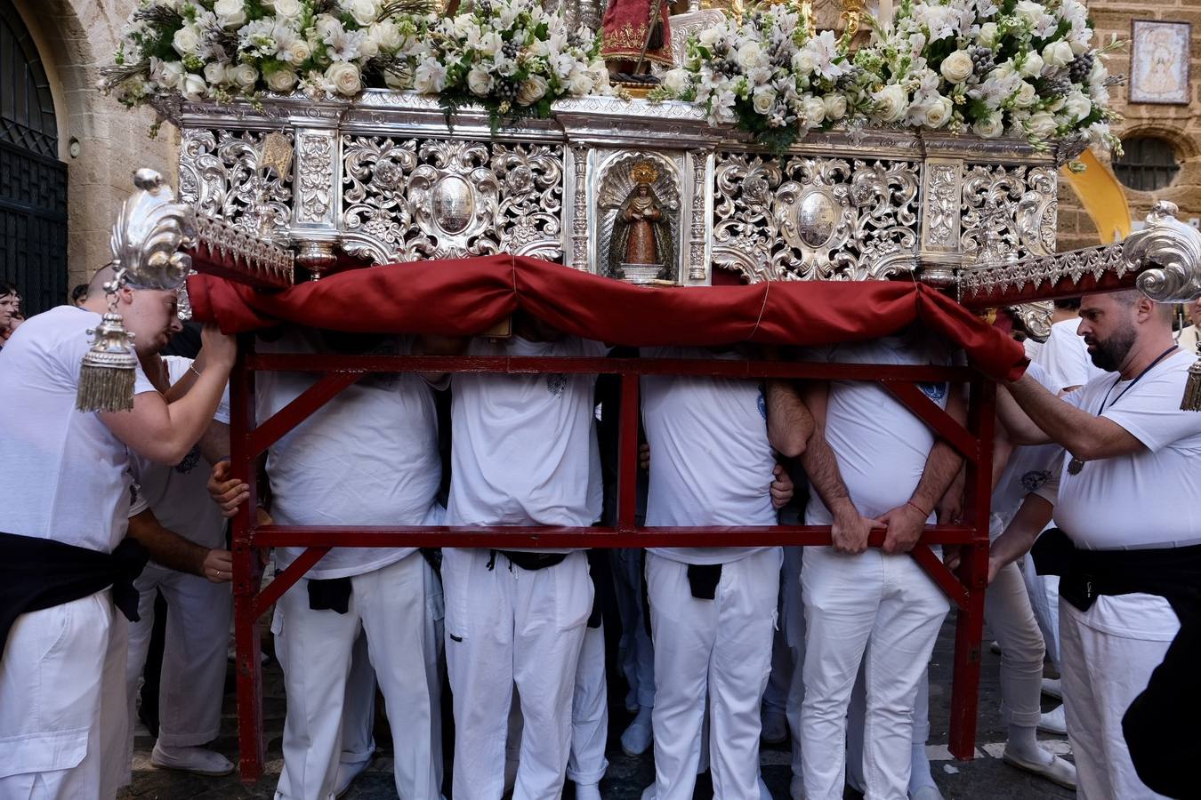 Así ha sido la procesión de la Virgen de la Palma en Cádiz