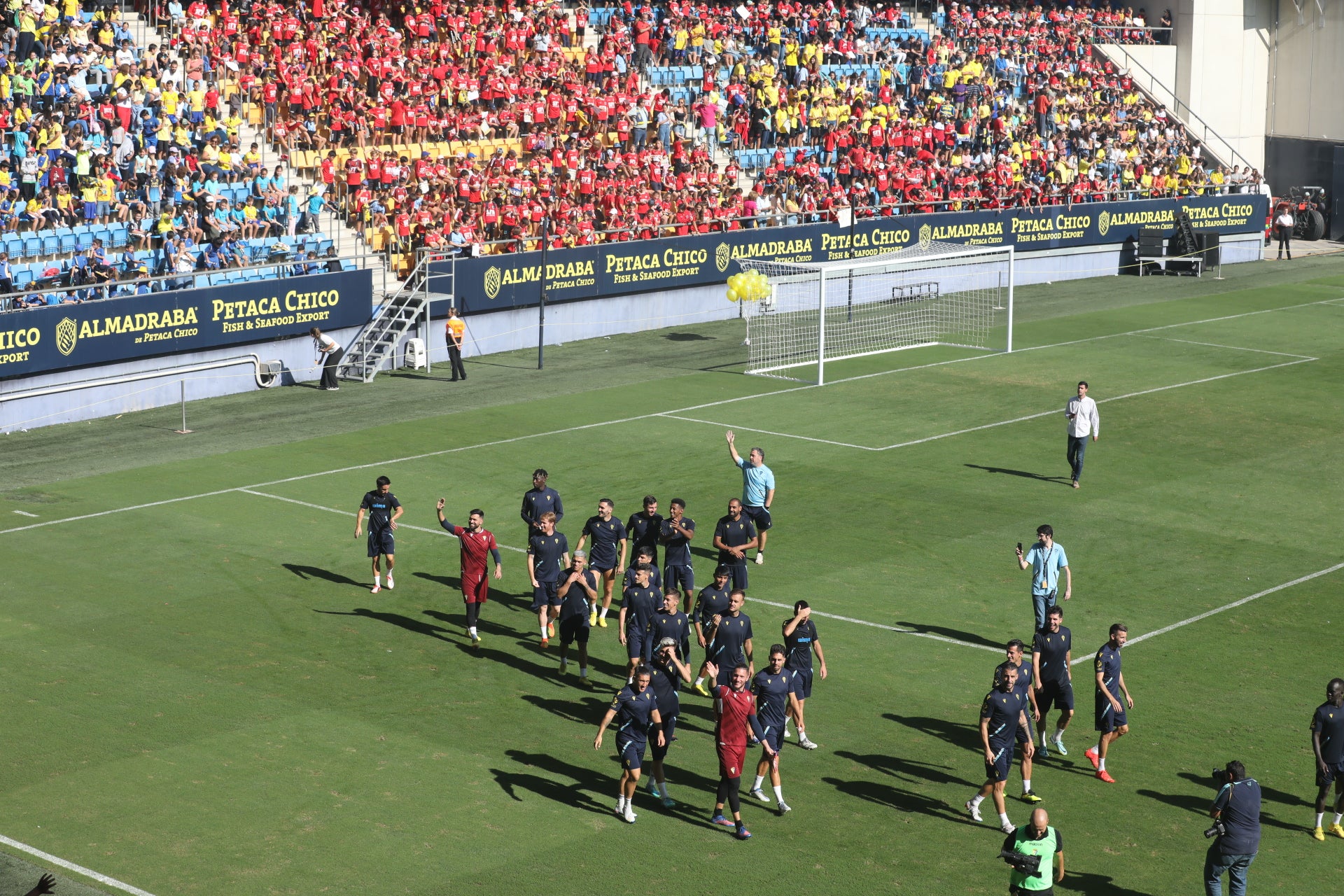 Fotos: la ilusión de los niños llena el Estadio del Cádiz CF