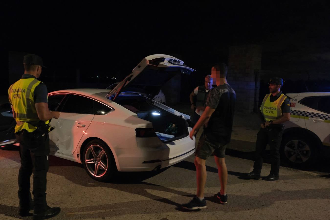 Fotos: De patrulla por los caños de Sancti Petri