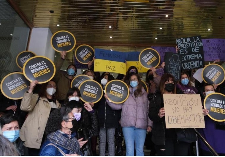 La mayoría de las asociaciones de mujeres de Cádiz se desvinculan del acto oficial del 25N