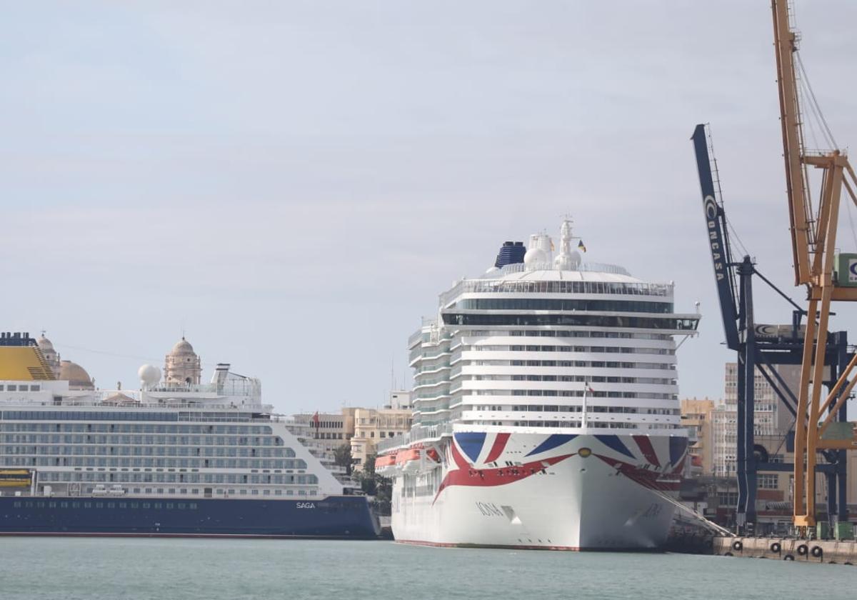 Imagen del puerto de Cádiz esta mañana