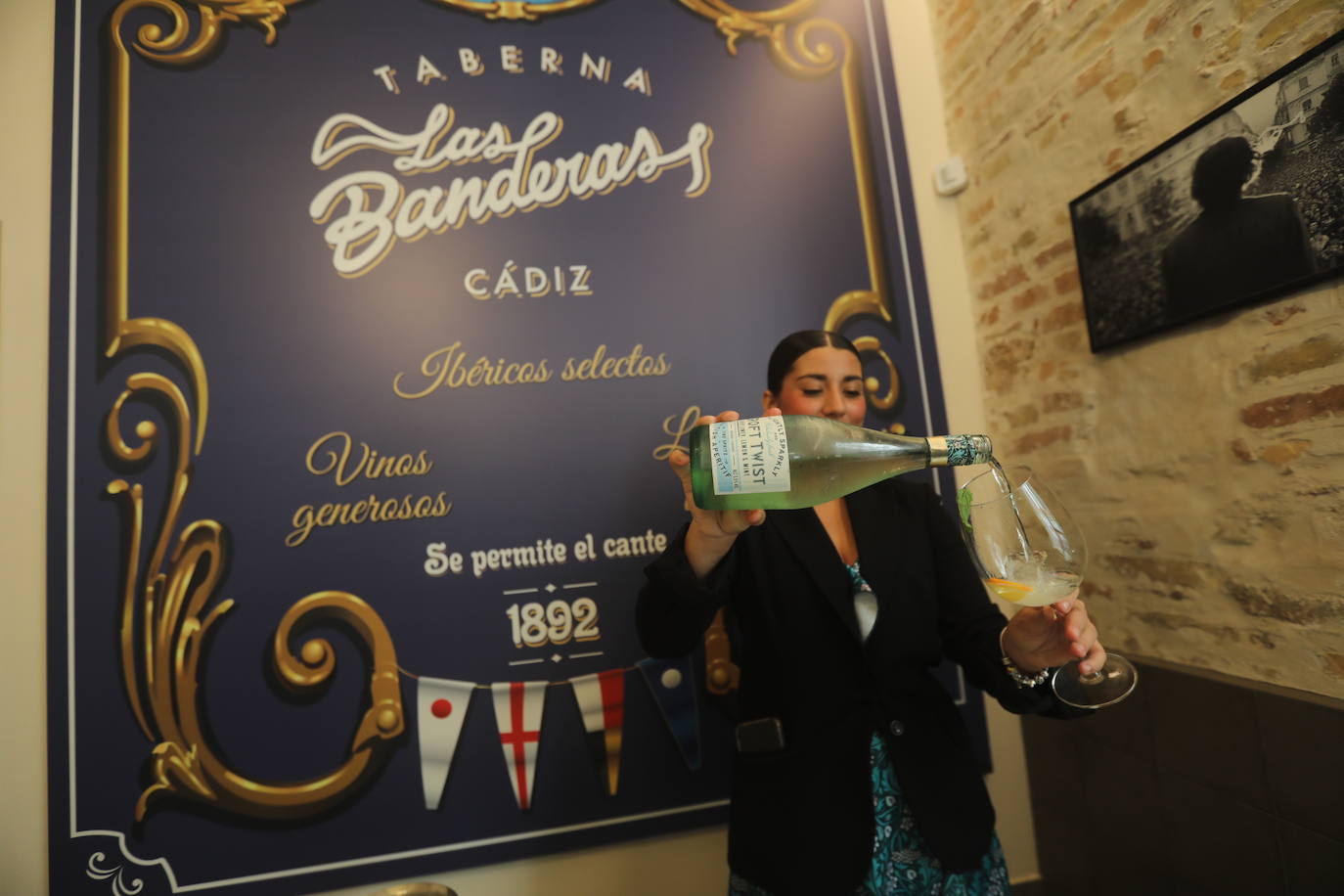 Fotos: El bar Las Banderas renace en Cádiz