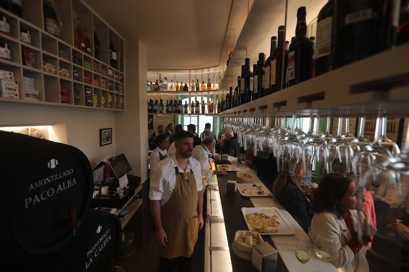 Fotos: El bar Las Banderas renace en Cádiz