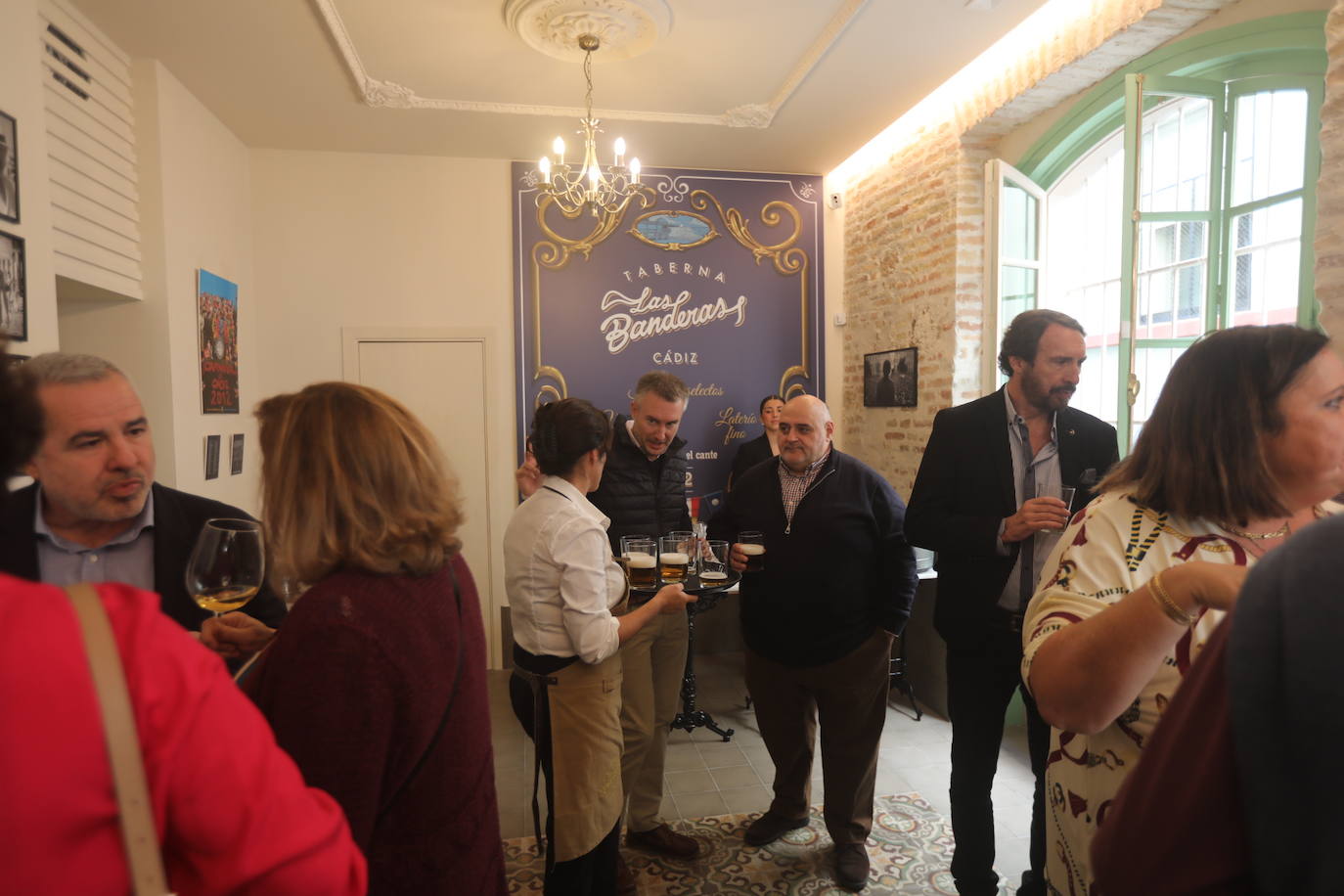 Fotos: El bar Las Banderas renace en Cádiz