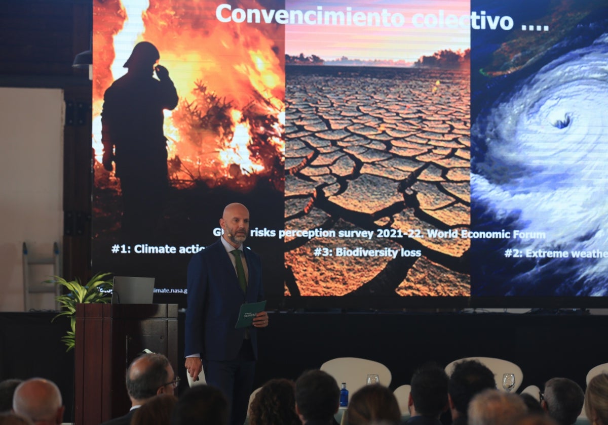 Herrador durante un momento de su conferencia