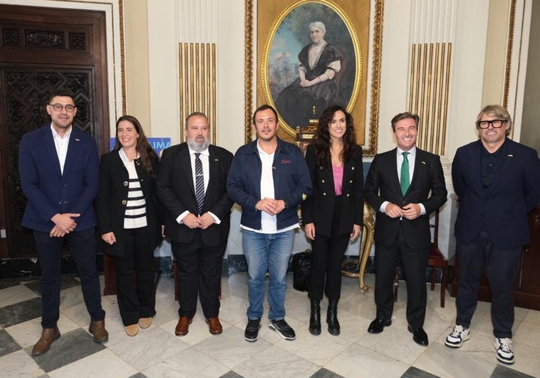 Los Reyes Magos de Cádiz acuden a la recepción del Ayuntamiento