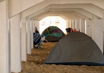 Los sintecho se hacen itinerantes y vuelven a La Caleta