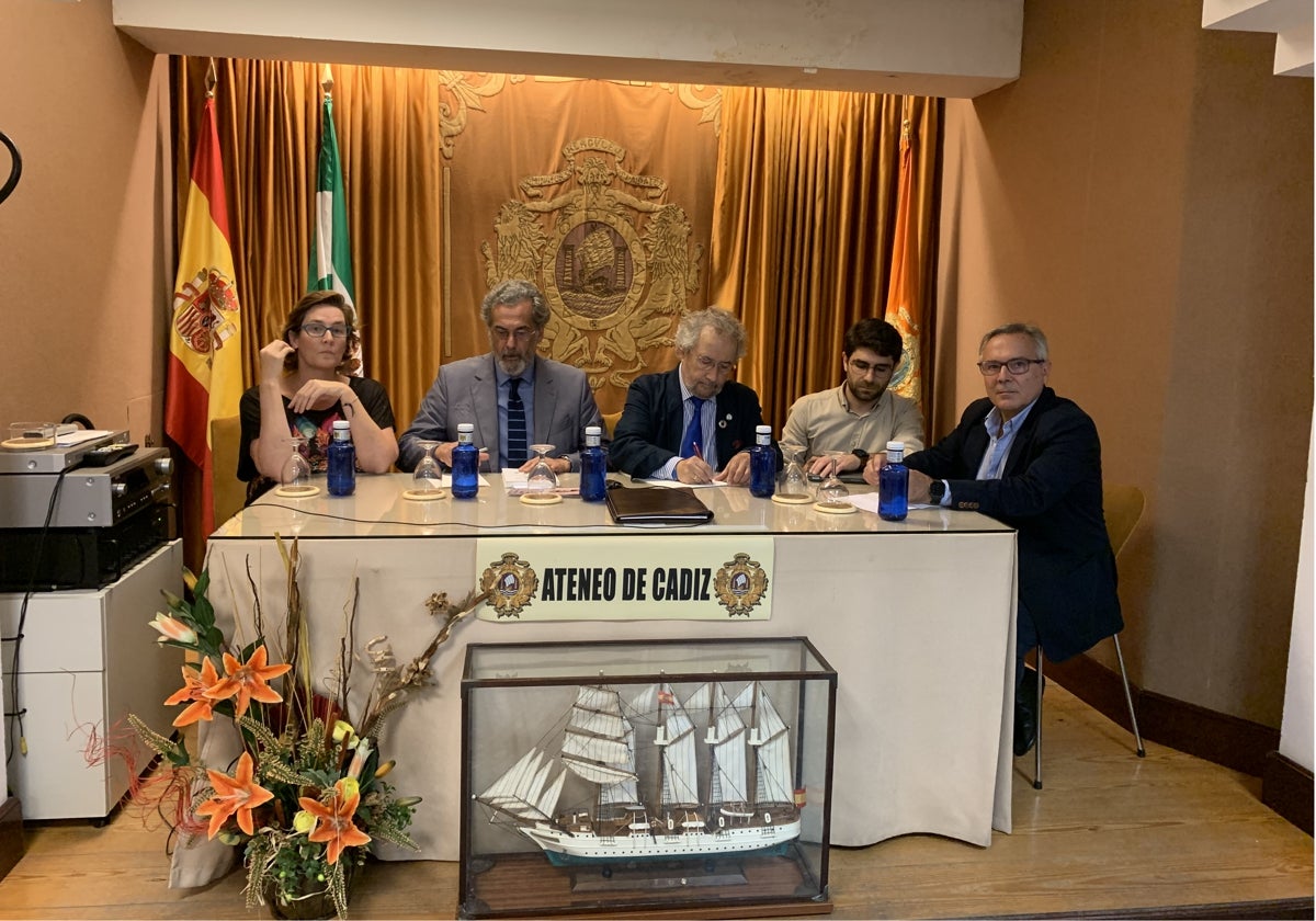 Mesa debate en el Ateneo