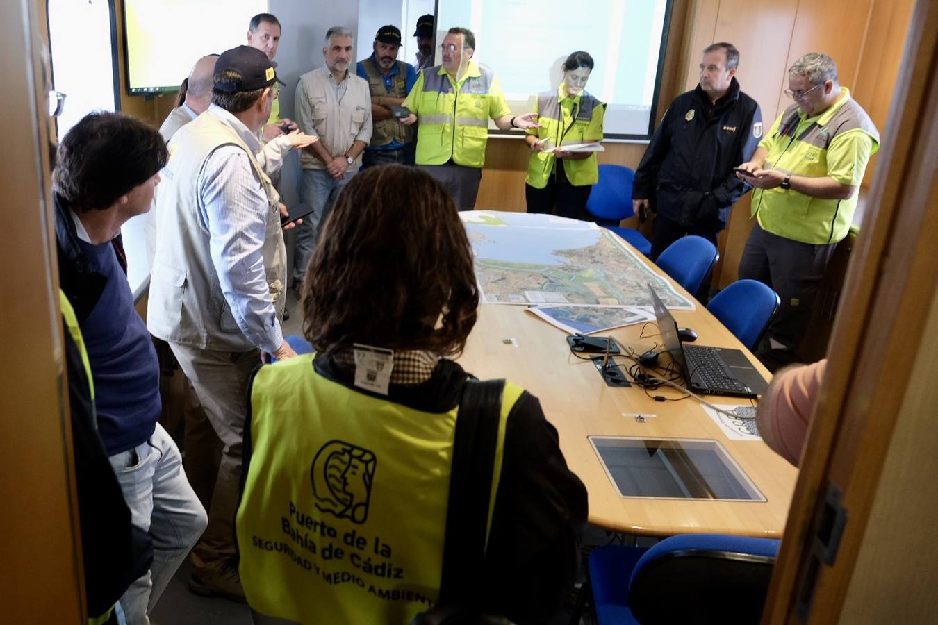 El Puerto se prepara para combatir un vertido de 3.000 toneladas de fueloil