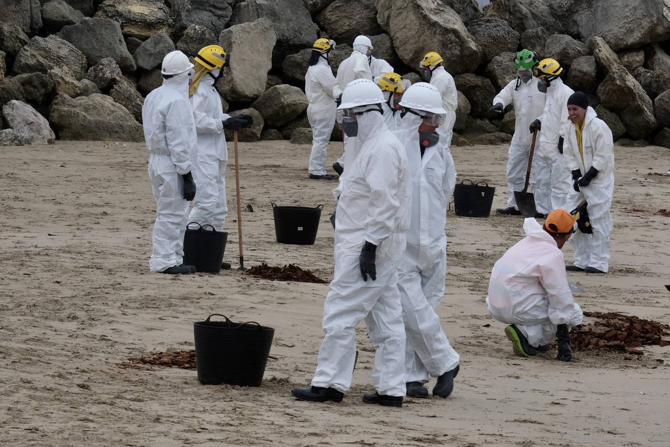 El Puerto se prepara para combatir un vertido de 3.000 toneladas de fueloil