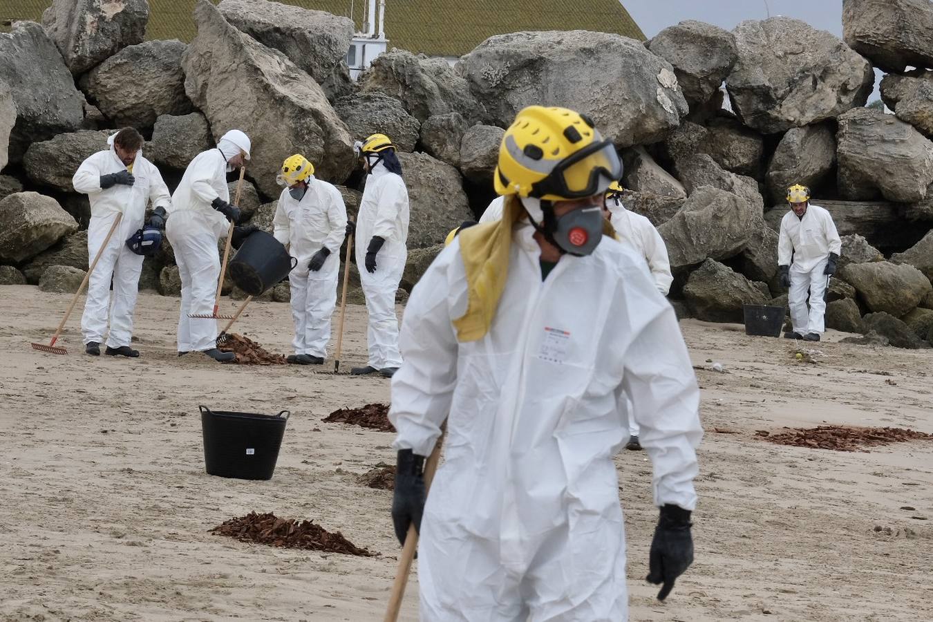 El Puerto se prepara para combatir un vertido de 3.000 toneladas de fueloil