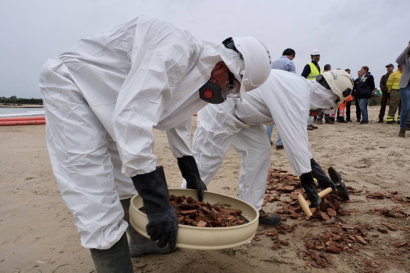 El Puerto se prepara para combatir un vertido de 3.000 toneladas de fueloil