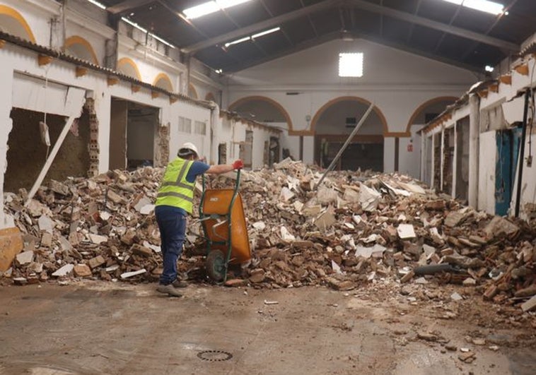 Fotos: el antiguo Mercado de Abastos de Puerto Real ya es historia