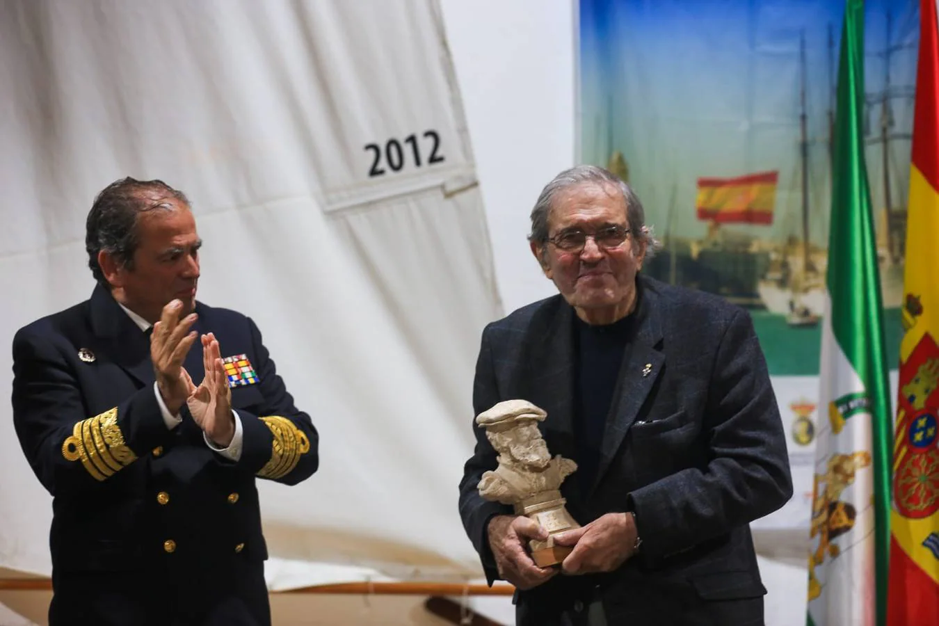 Fotos: El navegante británico Jimmy Cornell recibe el premio Juan Sebastián Elcano en Cádiz