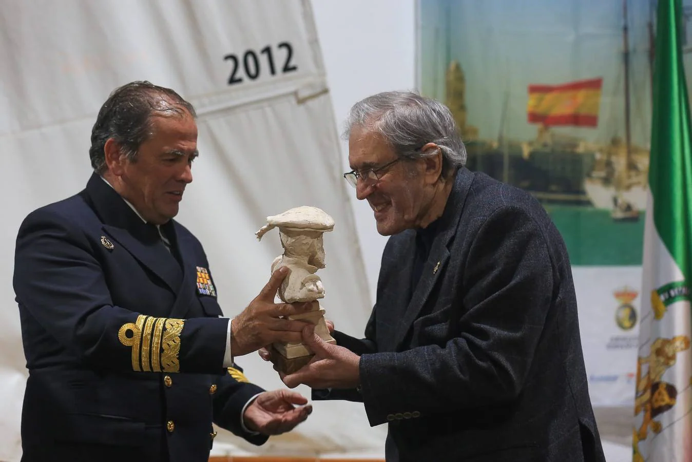 Fotos: El navegante británico Jimmy Cornell recibe el premio Juan Sebastián Elcano en Cádiz
